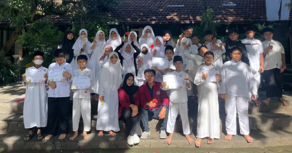 Mahasiswa PMM UMM Inisiasi Edukasi Daur Ulang Sampah dan Makan Sehat di SDN Lowokwaru 2