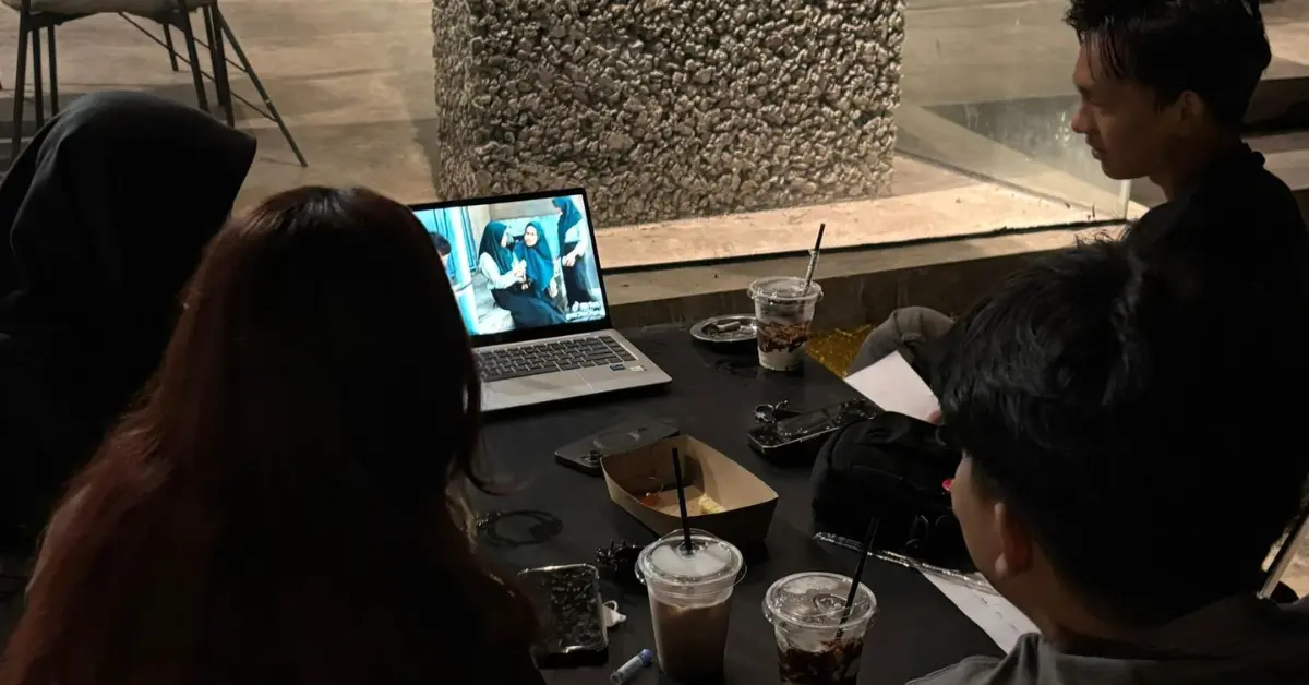 Mahasiswa PMM UMM Ajak Siswa SMPN Gunungsari 04 Lawan Bullying dengan Karya Film