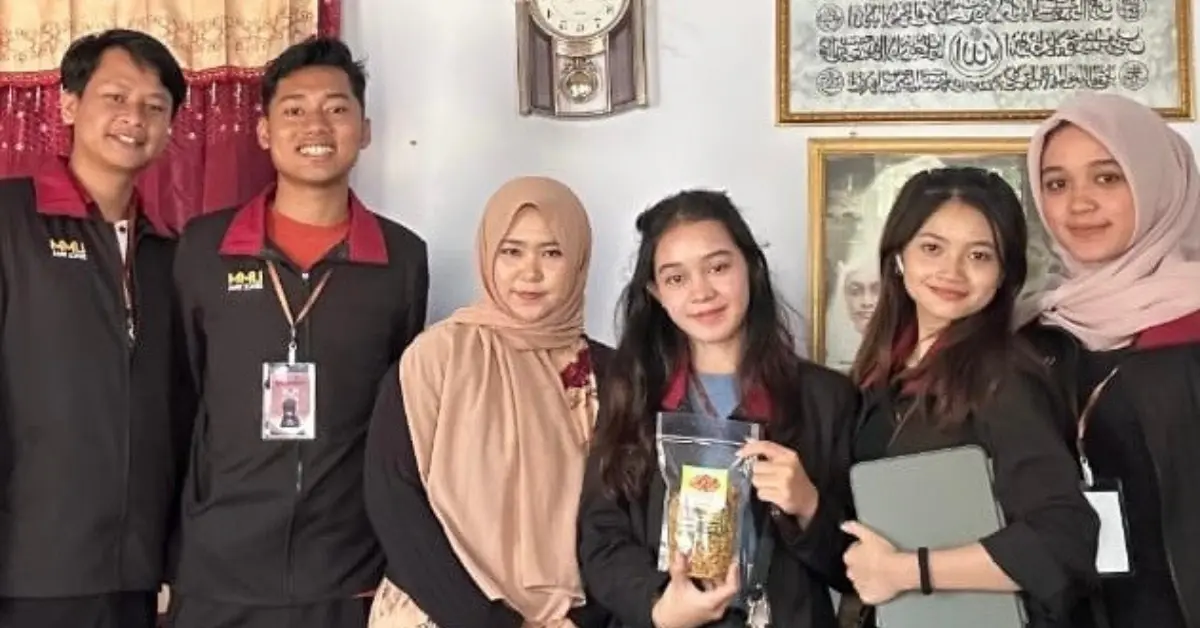 Mahasiswa PMM UMM Ubah Cara Promosi Lempuk Crispi Jadi Serba Digital